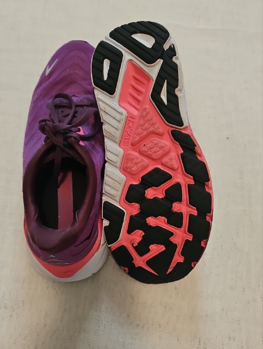 Hoka Women's Plum and Pink ARAHI 6 Running Sneakers - Picture 4 of 7